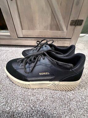 SOREL Ona Ave T-Toe sneakers in black.